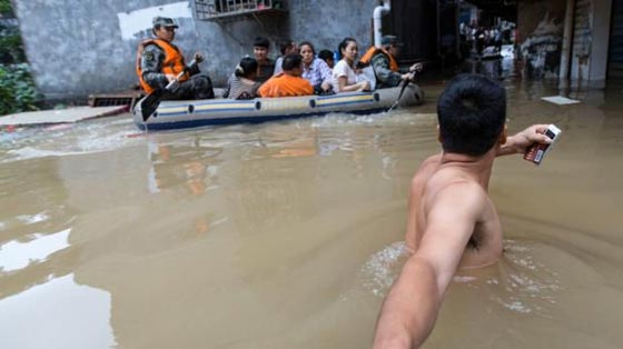 عندما تغضب الطبيعة.. عشرات القتلى ونزوح الملايين بفيضانات الصين صورة رقم 15