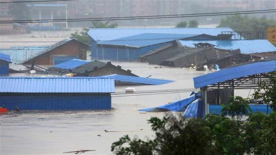 عندما تغضب الطبيعة.. عشرات القتلى ونزوح الملايين بفيضانات الصين صورة رقم 17