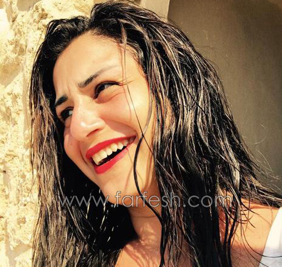 الصيف يفضح الفنانات: شعر خفيف، وزن زائد وإطلالات صادمة بدون مكياج صورة رقم 19