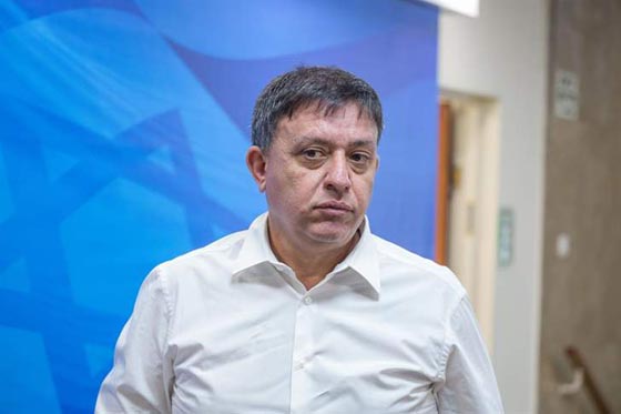 آفي غاباي ابن مهاجر مغربي ينافس على رئاسة حكومة اسرائيل صورة رقم 3