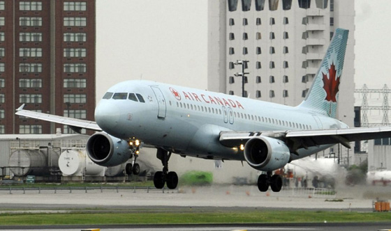 فيديو صادم: طائرة ركاب كندية كادت تسحق 4 طائرات مليئة بالركاب والوقود! صورة رقم 3