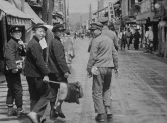  فيديو نادر:هكذا كان يعيش اهل هيروشيما قبل تفجيرها بقنبلة ذرية صورة رقم 3