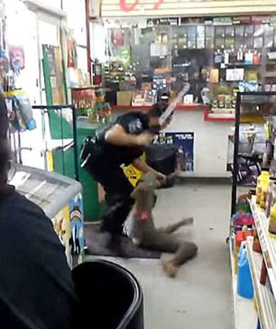 فيديو عنيف: شرطي أمريكي يعتدي بالضرب الوحشي على امرأة  صورة رقم 2