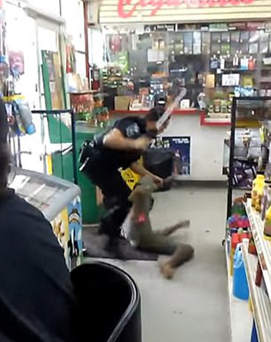 فيديو عنيف: شرطي أمريكي يعتدي بالضرب الوحشي على امرأة  صورة رقم 3