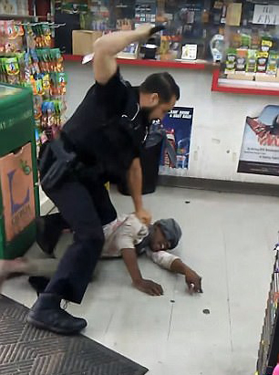 فيديو عنيف: شرطي أمريكي يعتدي بالضرب الوحشي على امرأة  صورة رقم 7