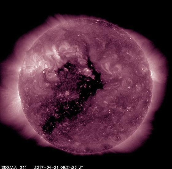 بالفيديو.. بقعة شمسية عملاقة تهدد الاتصالات على الأرض صورة رقم 5