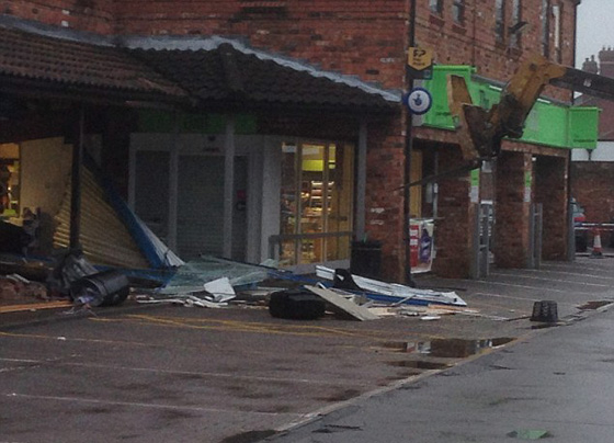 اوقح سرقة صراف آلي.. اللصوص استخدموا جرافة وشاحنة! فيديو صورة رقم 11