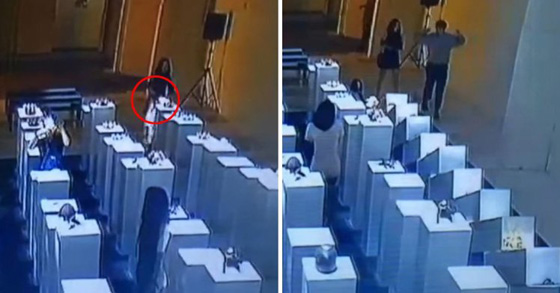 صورة سيلفي تدمر اعمالا فنية بقيمة 200 الف دولار.. فيديو صورة رقم 2