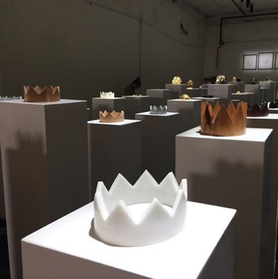 صورة سيلفي تدمر اعمالا فنية بقيمة 200 الف دولار.. فيديو صورة رقم 6