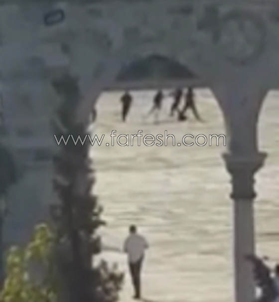 مقتل شرطيين اسرائيليين و3 فلسطينيين من الداخل في اشتباك بباحة الاقصى صورة رقم 2