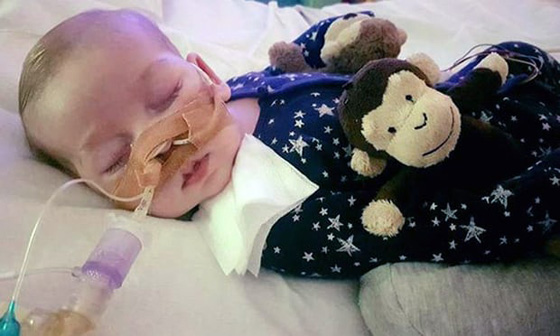 طفل يهز العالم.. المحكمة قضت بقتله امام والديه وترامب والبابا يتدخلان صورة رقم 3