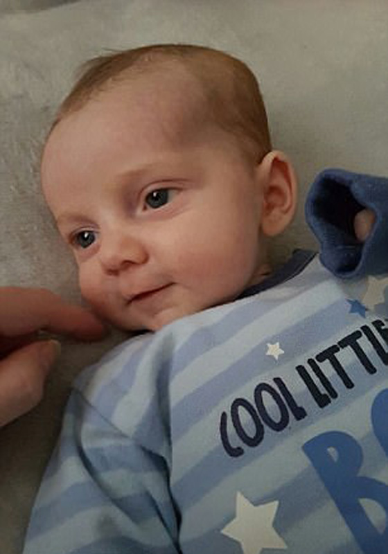 طفل يهز العالم.. المحكمة قضت بقتله امام والديه وترامب والبابا يتدخلان صورة رقم 6