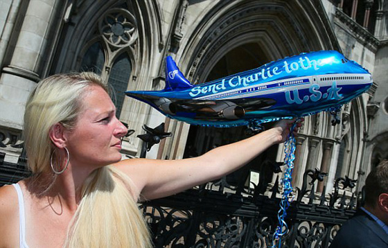 طفل يهز العالم.. المحكمة قضت بقتله امام والديه وترامب والبابا يتدخلان صورة رقم 32