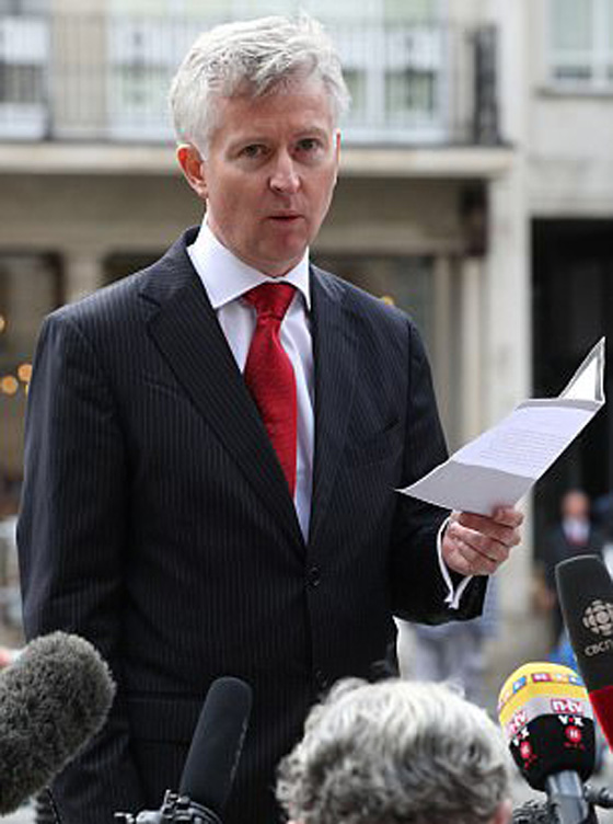 طفل يهز العالم.. المحكمة قضت بقتله امام والديه وترامب والبابا يتدخلان صورة رقم 34