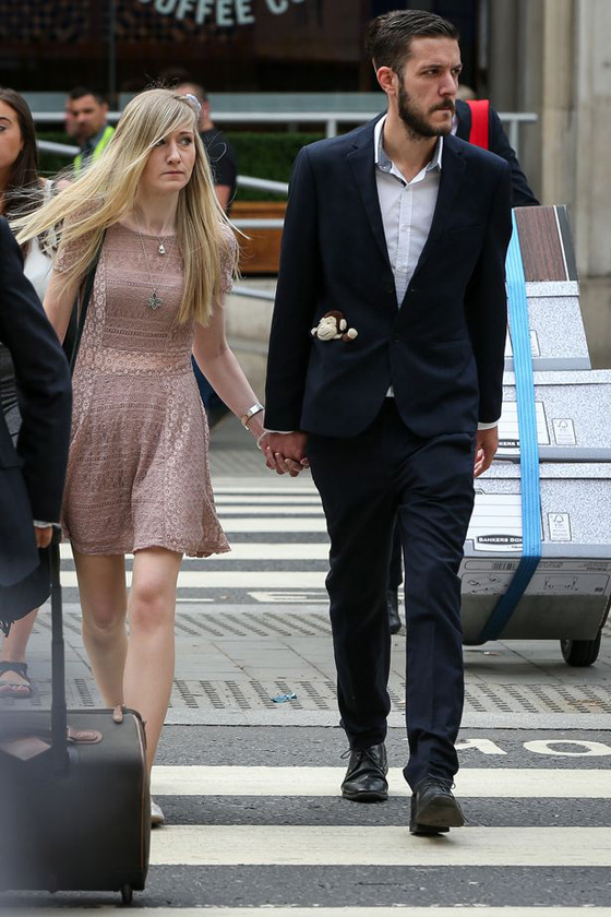 طفل يهز العالم.. المحكمة قضت بقتله امام والديه وترامب والبابا يتدخلان صورة رقم 19