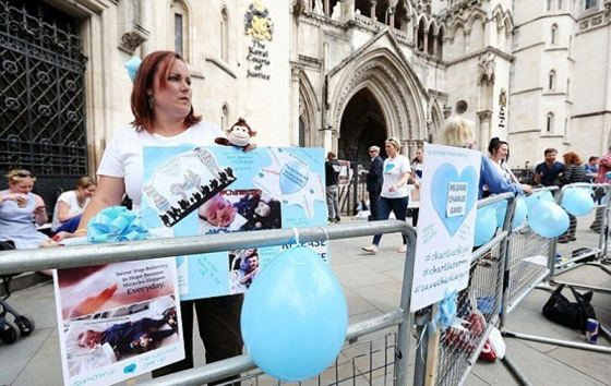 طفل يهز العالم.. المحكمة قضت بقتله امام والديه وترامب والبابا يتدخلان صورة رقم 36