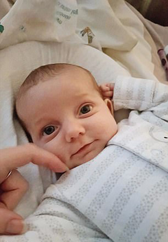 طفل يهز العالم.. المحكمة قضت بقتله امام والديه وترامب والبابا يتدخلان صورة رقم 8