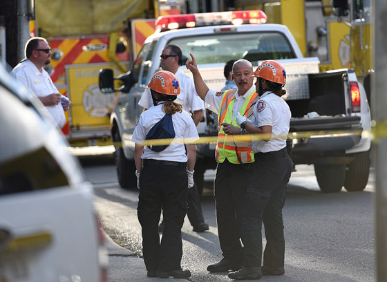 100 رجل اطفاء يكافحون نيرانه.. قتلى في حريق برج سكني في هونولولو  صورة رقم 27