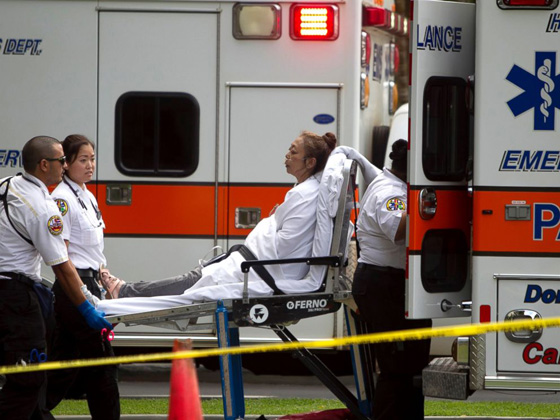 100 رجل اطفاء يكافحون نيرانه.. قتلى في حريق برج سكني في هونولولو  صورة رقم 24