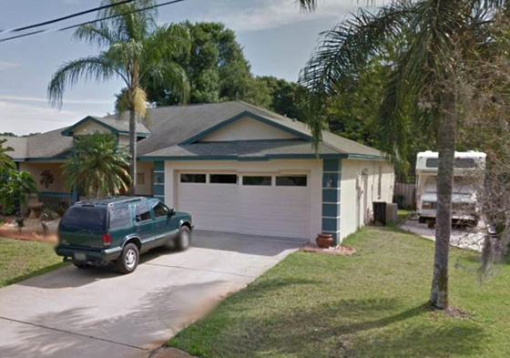 مشاهد مروعة.. حفرة ارضية تبتلع منزلين كبيرين في فلوريدا صورة رقم 14