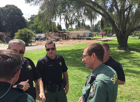 مشاهد مروعة.. حفرة ارضية تبتلع منزلين كبيرين في فلوريدا صورة رقم 31