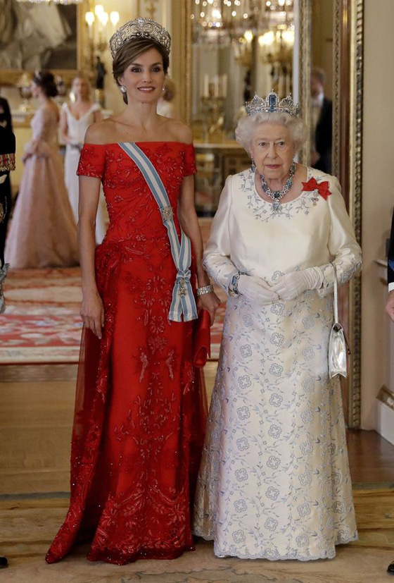 صور وفيديو: اجمل اطلالة للاميرة كيت ميدلتون صورة رقم 10