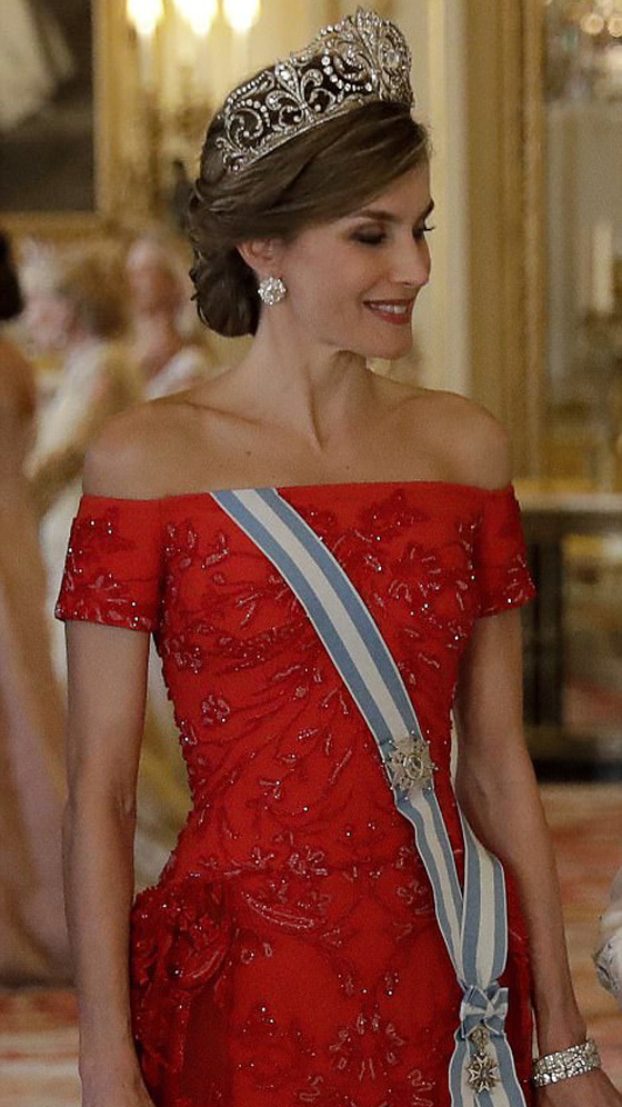 صور وفيديو: اجمل اطلالة للاميرة كيت ميدلتون صورة رقم 13