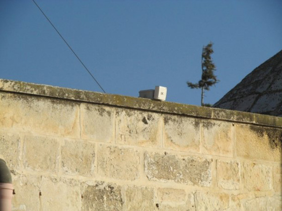 آخرها منع الصلاة فيه يوم الجمعة.. تاريخ حافل بانتهاكات اسرائيل للأقصى صورة رقم 7