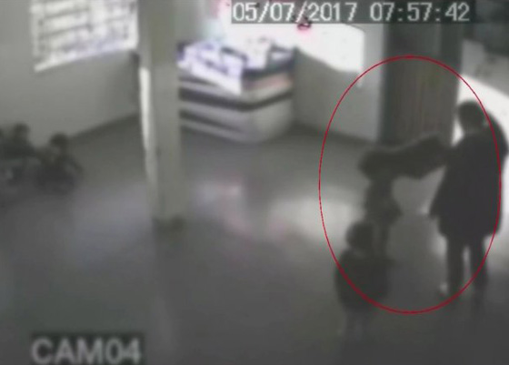 فيديو صادم (+18) اعتداءات مشينة وانتهاك جسدي لاطفال في الحضانة! صورة رقم 1