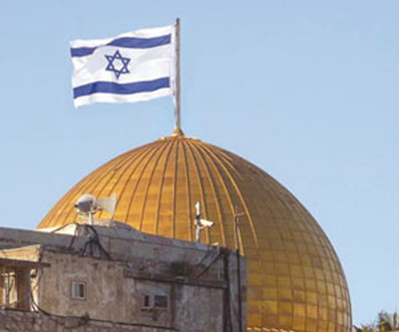 آخرها منع الصلاة فيه يوم الجمعة.. تاريخ حافل بانتهاكات اسرائيل للأقصى صورة رقم 1