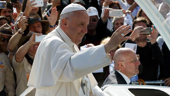 لافتة تحمل عبارة ممنوع التذمر يضعها البابا على بابه.. ما سرّها؟! صورة رقم 5