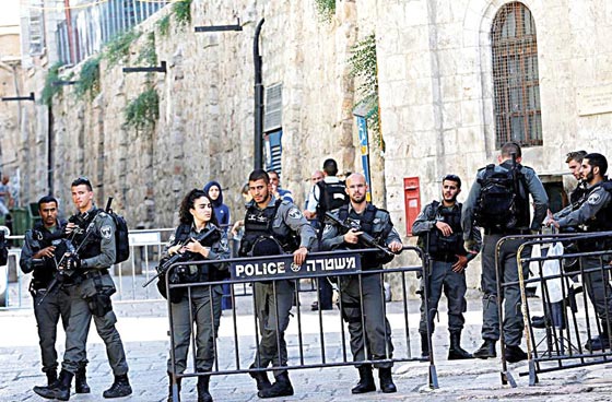 مواجهات ليلية عنيفة بين شبان فلسطينيين والجيش الاسرائيلي بالقدس صورة رقم 3