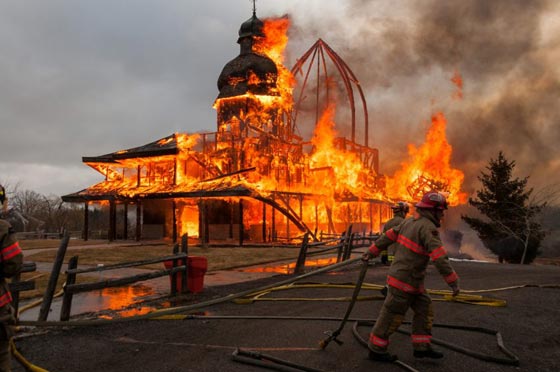 كندا تعلن الطوارئ بسبب الحرائق.. إجلاء الآلاف والجيش يتدخل صورة رقم 10