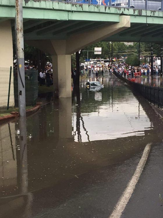  طوفان غير متوقع يغرق مدينة اسطنبول ومشاهد رهيبة! فيديو صورة رقم 2