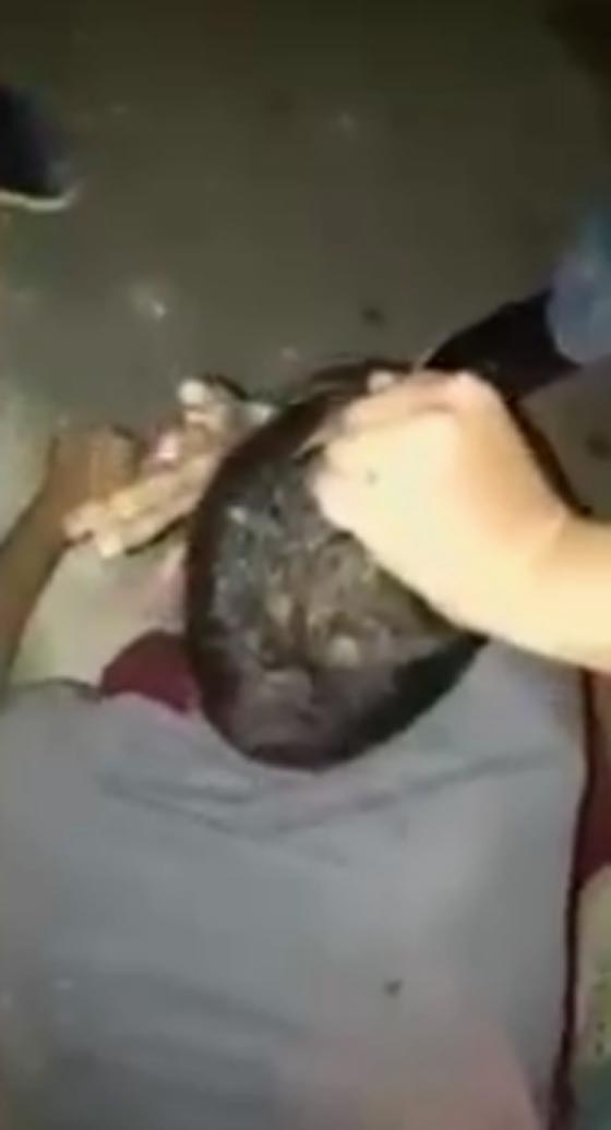 بالفيديو.. إعتداء مهين على لاجئ سوري في لبنان صورة رقم 1