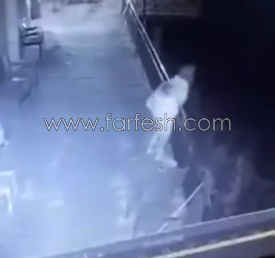 فيديو مروع.. رجل يلقي بزوجته من الشرفة بعدما اكتشف خيانتها له صورة رقم 4