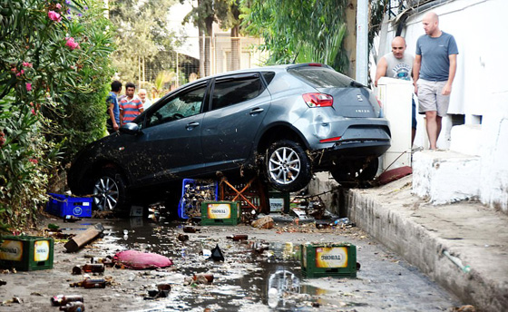 شاهد حالة الذعر وخروج الناس الى شوارع تركيا لحظة وقوع زلزال صورة رقم 8