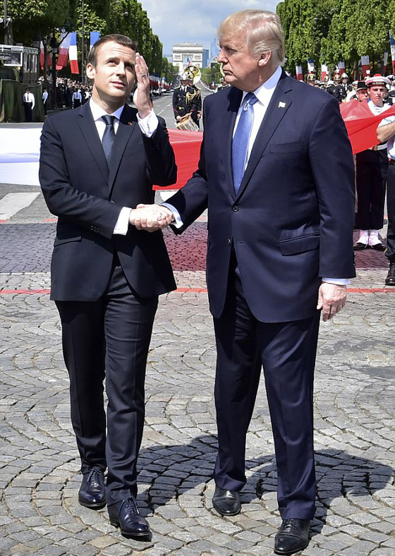 ترامب عن ماكرون: شخص قوي وذكي ويحب ان يمسك يدي!! صورة رقم 6