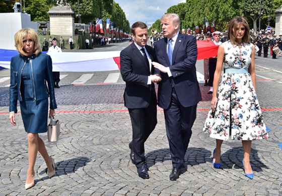 ترامب عن ماكرون: شخص قوي وذكي ويحب ان يمسك يدي!! صورة رقم 7