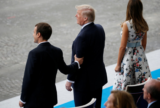 ترامب عن ماكرون: شخص قوي وذكي ويحب ان يمسك يدي!! صورة رقم 8