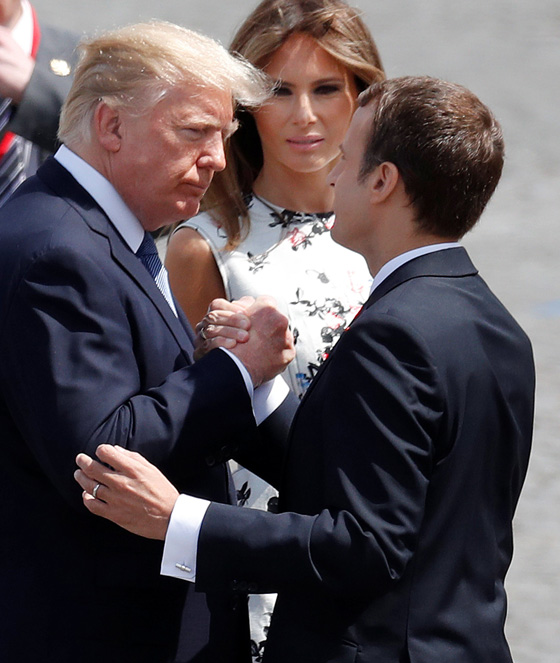 ترامب عن ماكرون: شخص قوي وذكي ويحب ان يمسك يدي!! صورة رقم 11