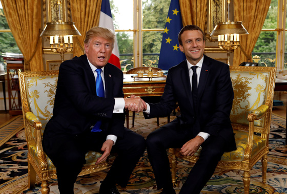 ترامب عن ماكرون: شخص قوي وذكي ويحب ان يمسك يدي!! صورة رقم 14