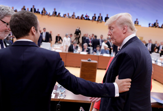 ترامب عن ماكرون: شخص قوي وذكي ويحب ان يمسك يدي!! صورة رقم 21