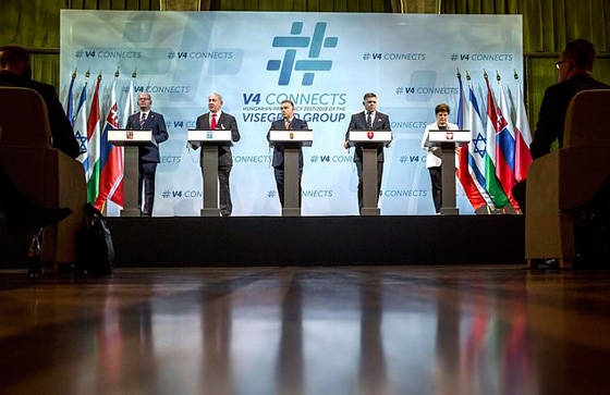 الميكروفون فضحه.. نتنياهو يعترف عن غير قصد بقصف حزب الله بسوريا صورة رقم 14