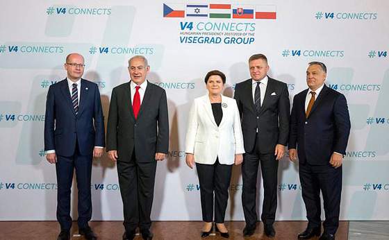 الميكروفون فضحه.. نتنياهو يعترف عن غير قصد بقصف حزب الله بسوريا صورة رقم 10