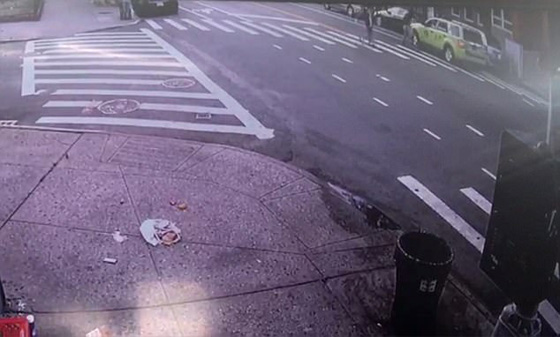 فيديو وصور.. شاب يطعن آخر في قلبه اثناء تناوله الفطور في نيويورك صورة رقم 6