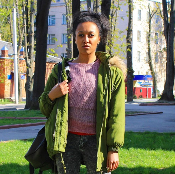 فتاة تخلع ملابسها امام رئيسي دولتين وتواجه عقوبة السجن عامين.. فيديو صورة رقم 11