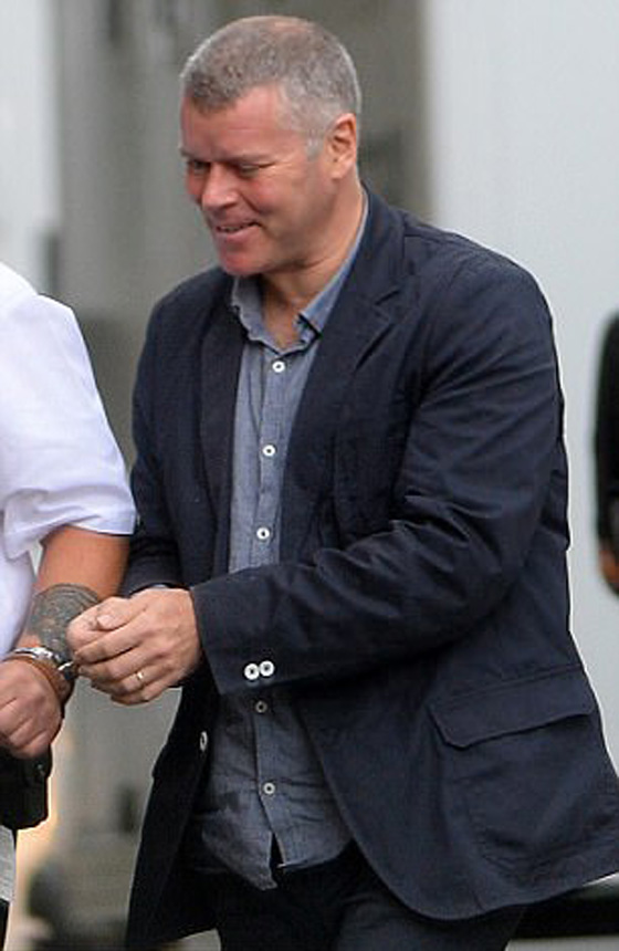 مدير مؤسسة خيرية للمشردين يسرق الملايين ليعيش حياة بذخ ورفاهية! صورة رقم 9