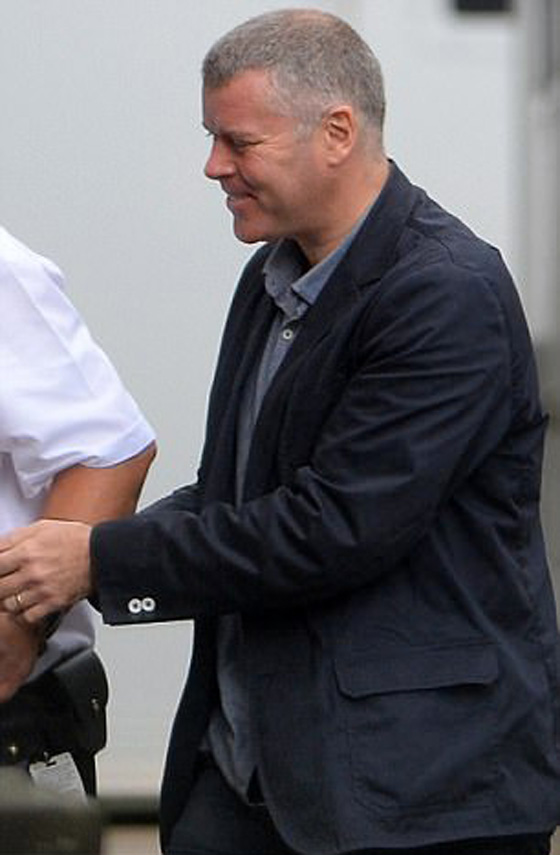 مدير مؤسسة خيرية للمشردين يسرق الملايين ليعيش حياة بذخ ورفاهية! صورة رقم 10