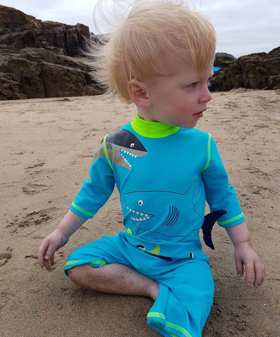 فيديو مؤثر.. طفل يمشي أولى خطواته قبل خضوعه لجراحة بترت فيها ساقه! صورة رقم 9